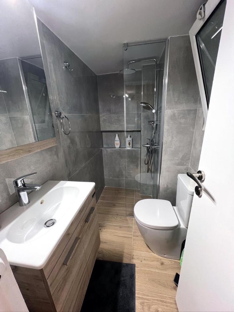 Minimal Apartment Next To The Center 아테네 외부 사진